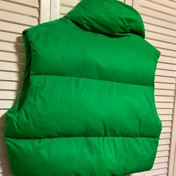 Trendy Cropped Puffer Vest – Lightweight & Cozy for Any Season! - Picture 3 of 4